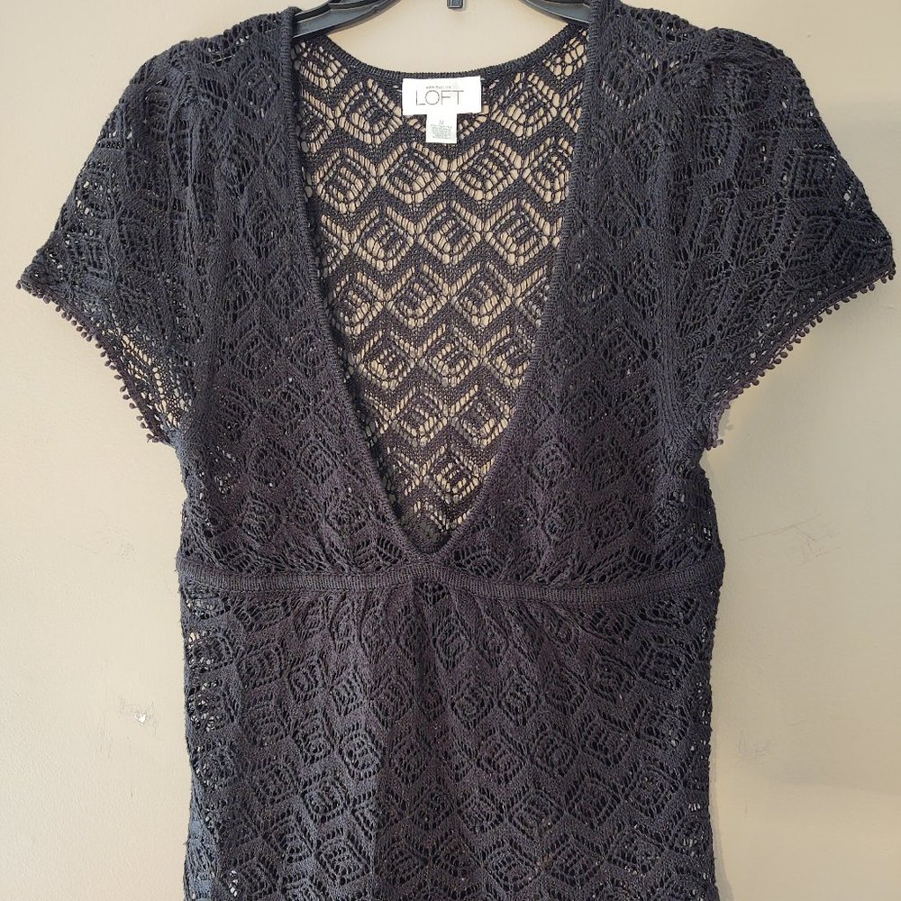 ANN TAYLOR LOFT WOMEN BLACK SHORT SLEEVE KNIT PULLOVER TOP - SIZE MEDIUM